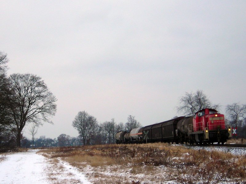 296 048 mit einer �bergabe bei Lindwedel