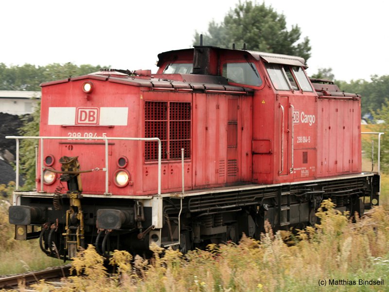 298 084-5 beim Rangieren in Berlin-Schnefeld Flughafen-Sd.
(27.09.2006)