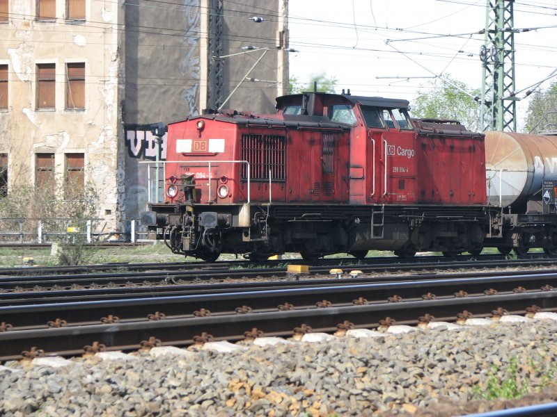 298 094-4 ist mit einer kurzen bergabe nach Kttewitz unterwegs.05.04.07.