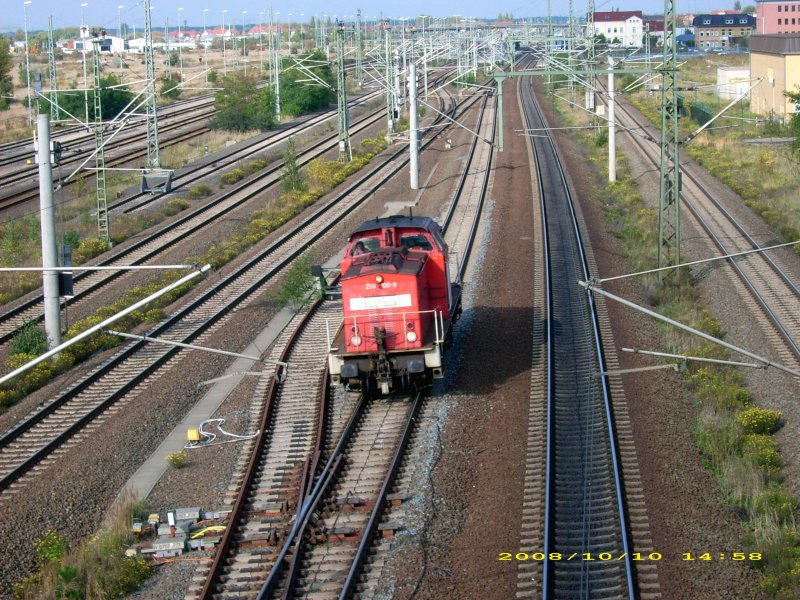 298 100 vom Betriebswerk Halle ist am 10.10.08 solo in Bitterfeld unterwegs. 
