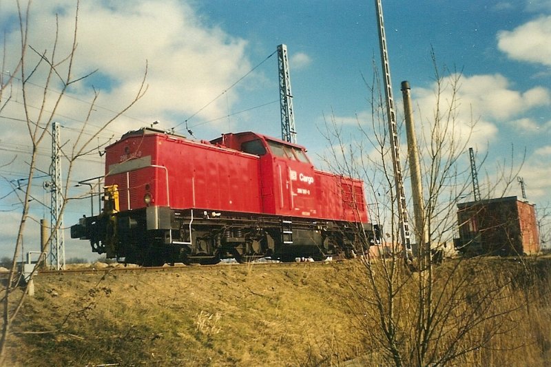 298 307 mit automatischer Kupplung im Mrz 1998 im Fhrhafen Mukran.