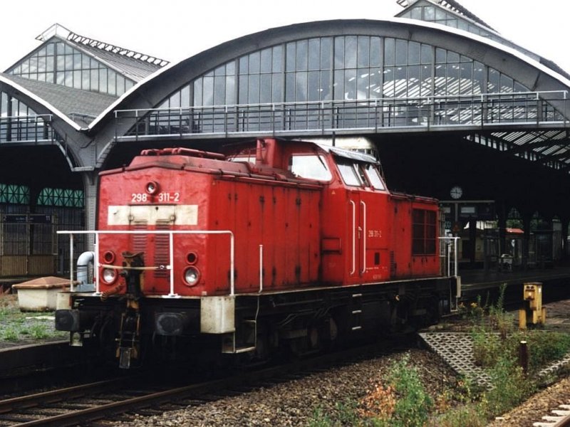 298 311-2 auf Bahnhof Grlitz am 22-7-2005. Bild und scan: Date Jan de Vries.
