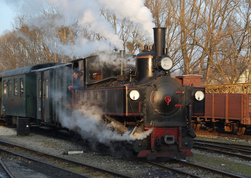 298.52 am 31.12.2008 in Grnburg am Bahnhof.
Kurz zuvor ist die 298.102 abgehngt worden.