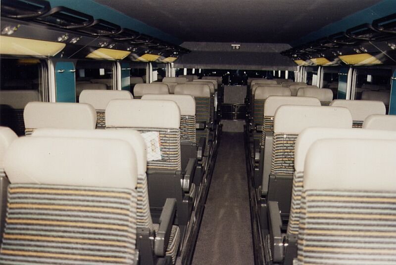 2.Klasse-Wagen Untergescho im TGV Duplex 209, aufgenommen im Mrz 1998 in Paris Gare-de-Lyon.