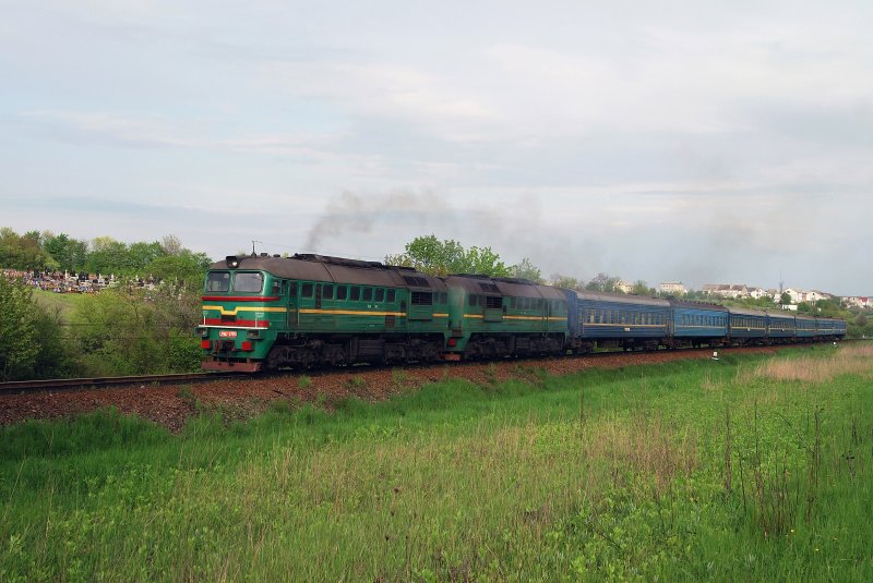 2M62 - 0765 mit D 352LJ bei Zaleschiki (04.05.2008)