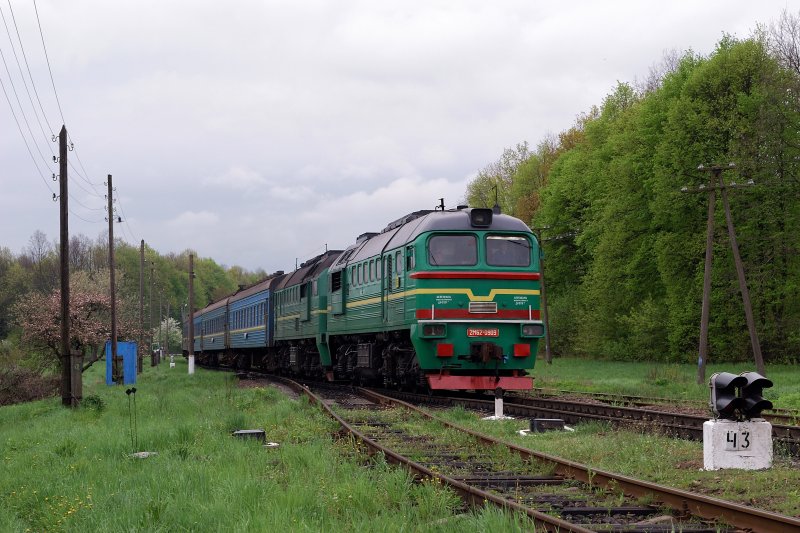 2M62 - 0909 mit D 336 in Godi-Turka (03.05.2008)