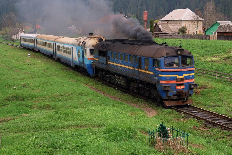 2M62 - 1051 mit dem 6441 in Latariv (05.05.2008)