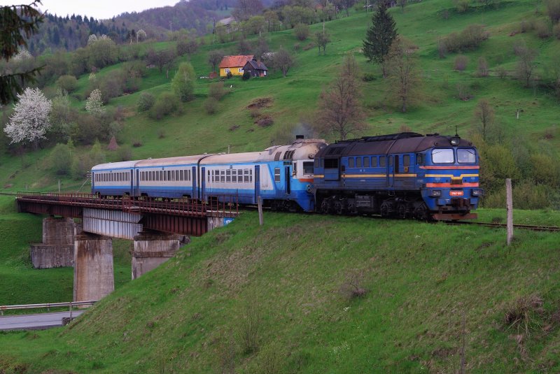 2M62 - 1051 mit dem 6441 in Kvasi (05.05.2008)