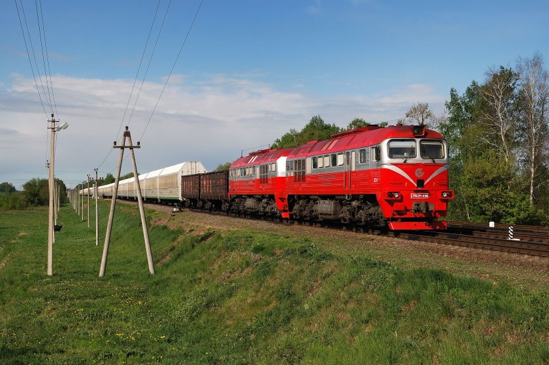 2M62M - 1198 mit Gterzug vor Pilviskiai (13.05.2009)