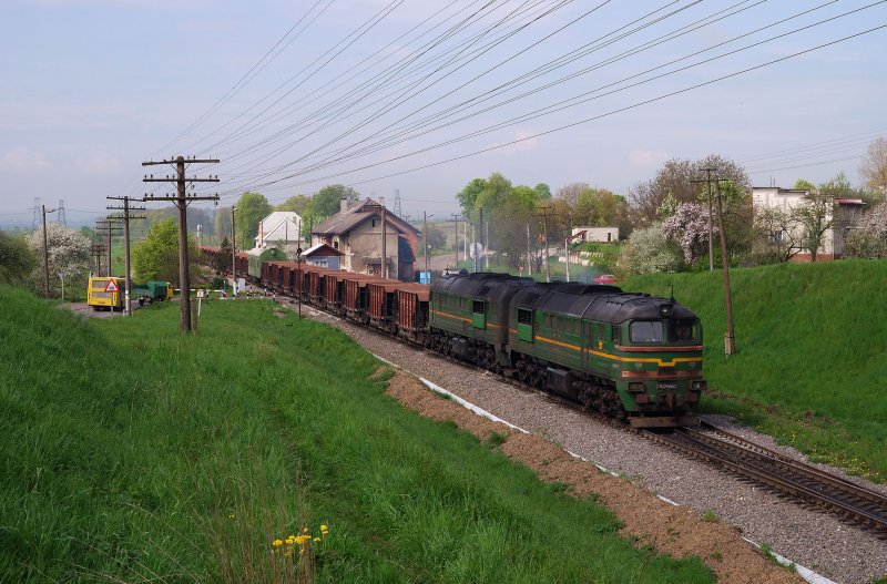 2M62U - 0102 mit Gterzug in Esupil (01.05.2008)