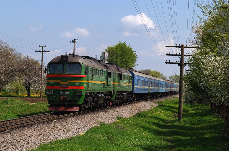 2M62U - 0162 mit einem D-Zug in Esupil (01.05.2008)