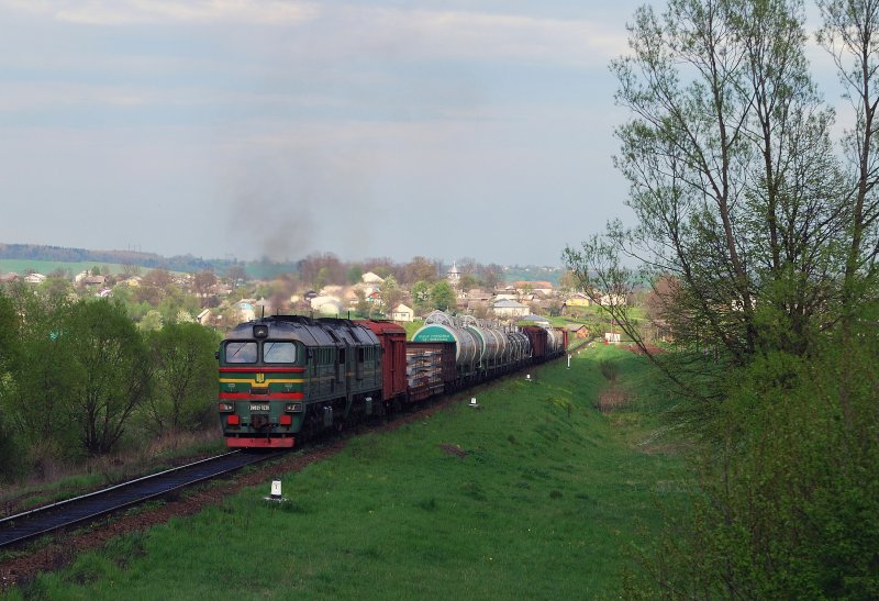 2M62U - 0230 mit Gterzug bei Nadiew (01.05.2008)