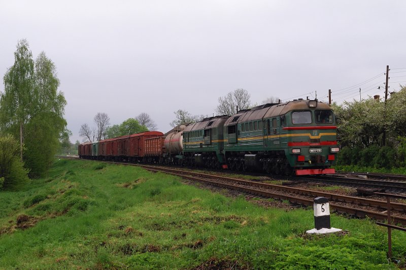 2M62U - 0296 mit Gterzug in Godi-Turka (02.05.2008)