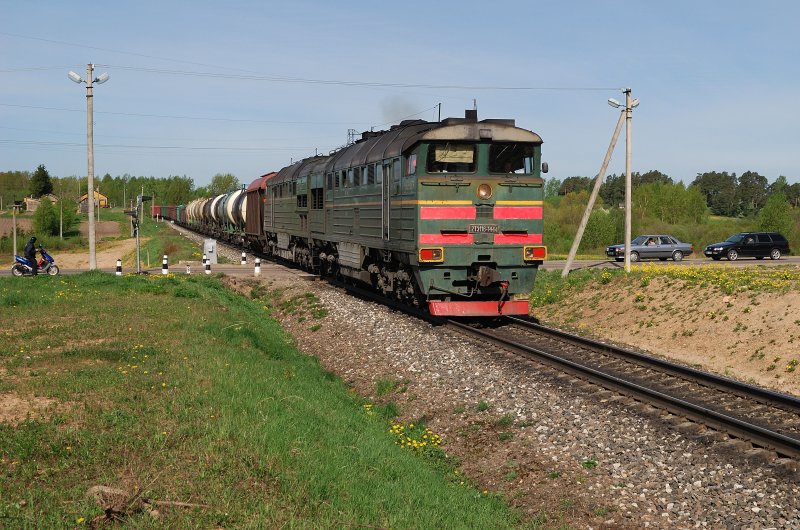 2TE116 - 1444 mit Gterzug bei Ludza (10.05.2009)