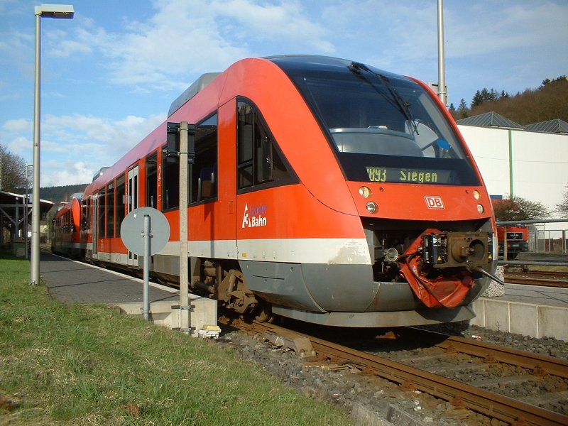 2x 640 unterwegs auf der Rothaarbahn beim Zwischenstop in Hilchenbach 29.03.2005