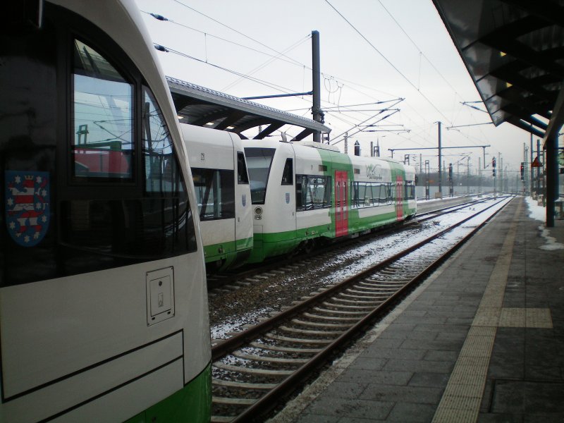 2X BR 650 der STB verstecken sich hier hinter Itino der EIB.Januar 09 Erfurt