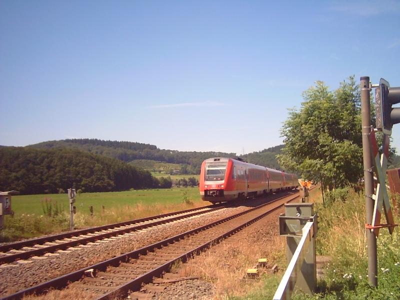 2x VT 612 nach Kassel-Wilhelmshhe nach der Ausfahrt aus Freienohl am 10.07.2005