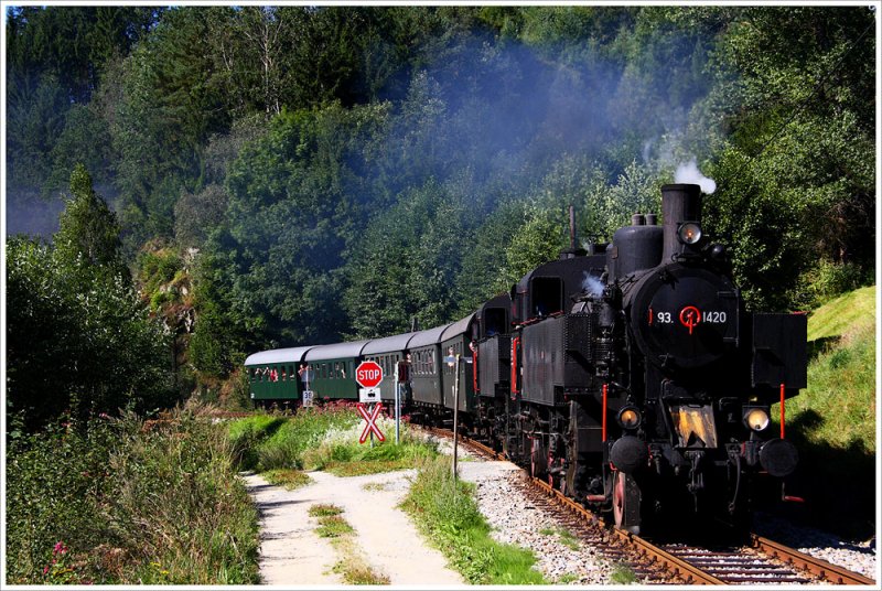 2x93 (93.1420 & 93.1421) als R 16622 von Linz Urfahr nach Aigen. (Iglmhle) 31.8.2009
