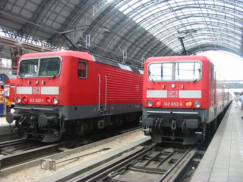 2xBR143 links 143-862 und daneben 143-652.
Frankfurt a. M., 26.7.2005