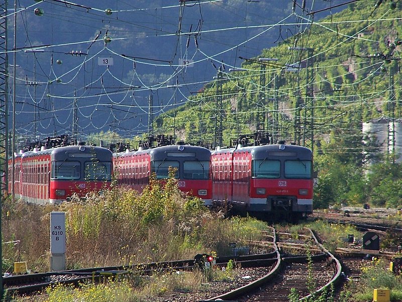 3 Doppeltraktionen der BR 420 abgestellt im Esslinger Gleisvorfeld. 30.09.07
