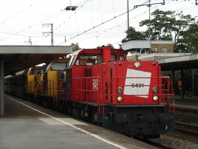 3 MAK DE 6400 mit den Nummern 6491 / 6500 / 6483  der Railion NL bei der Durchfahrt in Emmerich