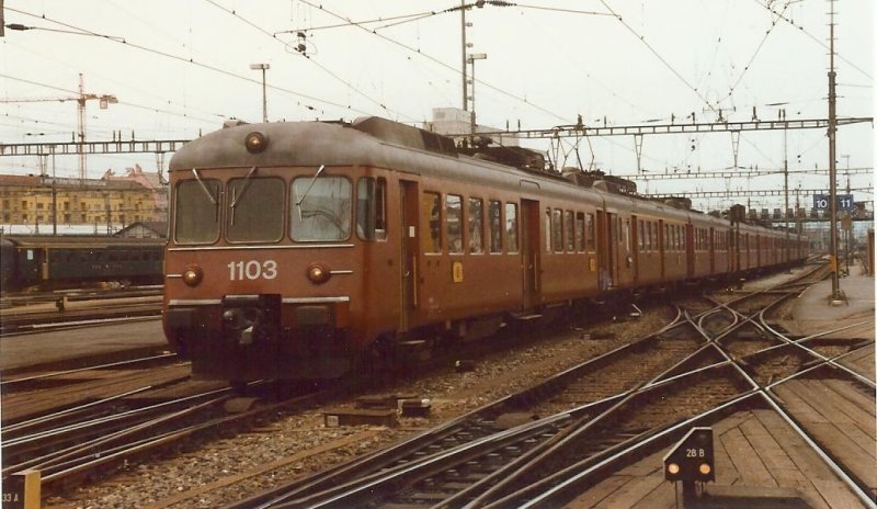 3 RABDe 12/12 fhrt,kommend von Zrich Letten in den Zrcher HB ein, 06.1984.