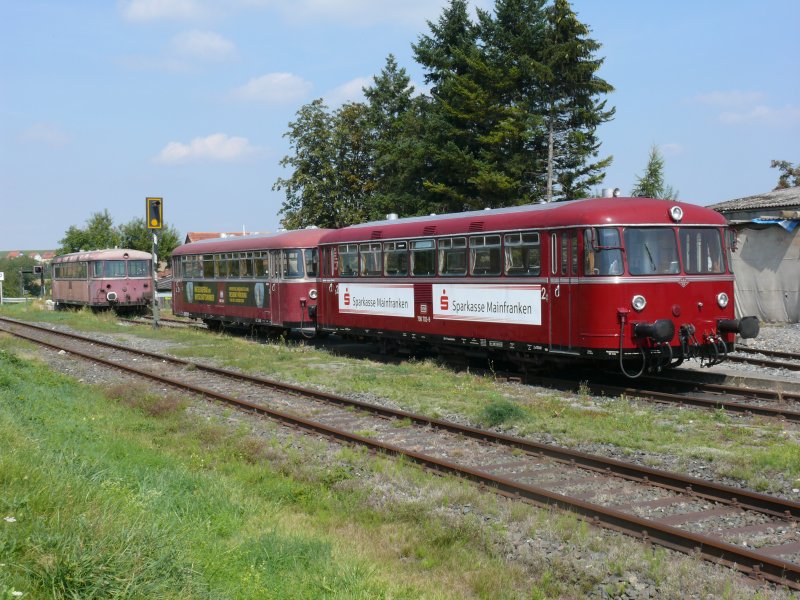 3 Schienenbusse zwei noch in Betrieb im Besitz der Mainschleifenbahn! Aufgenommen im Bahnhof Prosselsheim, 18.08.2009