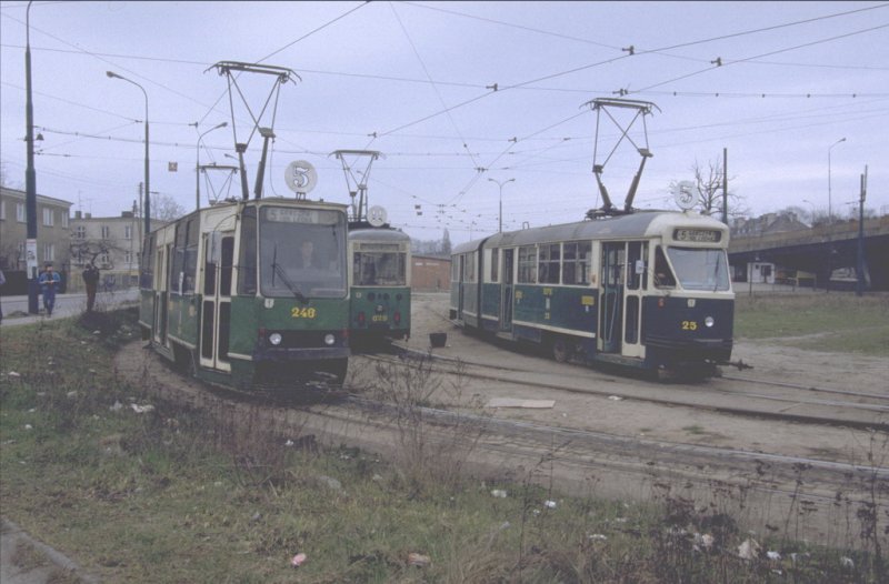 3 Strassenbahngenerationen auf einen Blick.Aufgenommen 1991 in Poznan(Posen)Bild leider etwas dunkel.(Archiv.P.Walter)