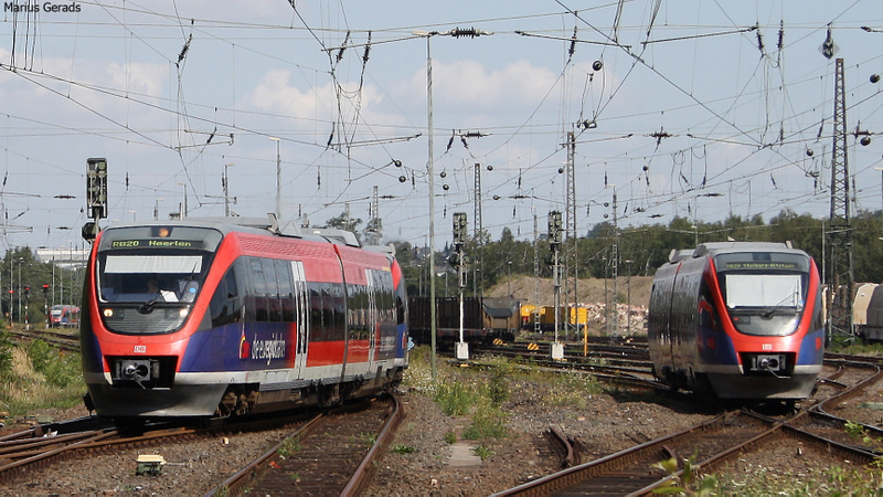 3 Talent auf einem Bild! Im Hintergrund links 643 212 als RB20 nach Langerwehe, links im Vordergrund 643 223 und 206 als RB20 nach Heerlen und rechts der 643 205 als RB20 nach Stolberg Altstadt in Stolberg Hbf 22.8.09