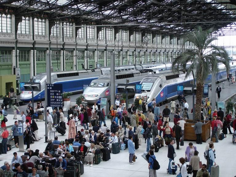 3 TGV kurz vor der Abfahrt aus dem Gare de Lyon am 20.09.05
