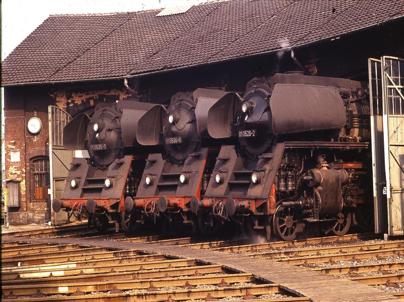 3 x 01/5 im Schuppen das war recht selten anzutreffen meistens nur an Feiertagen, so wie hier Ostern 69