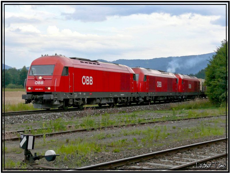 3 x Dieselpower !!!
Hercules 2016 (057 058 ?)kommen mit einem Holztransport aus dem Lavanttal.
Zeltweg 29.06.2007