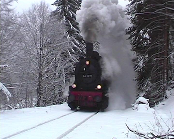 30. Dezember 2004: 94 1292 bei tiefstem Winterwetter zwischen Schmiedefeld und Rennsteig.