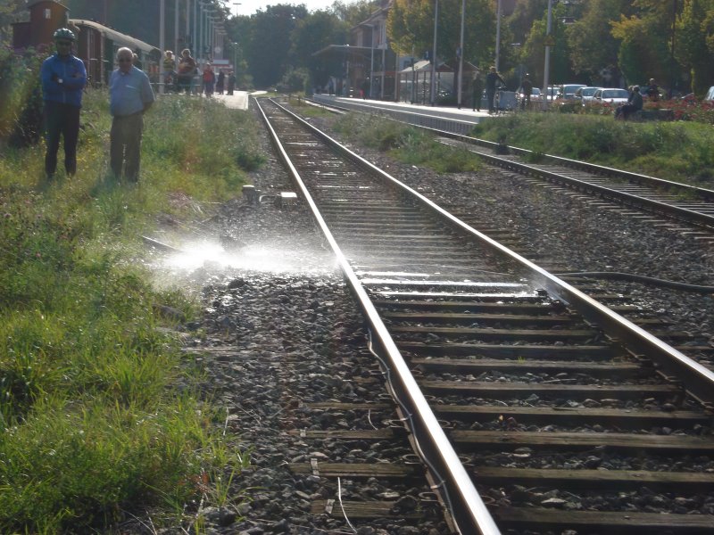 30 Jahre Rebenbummler. Hier in Breisach beim Wasser auftanken, Schlauch undicht!
