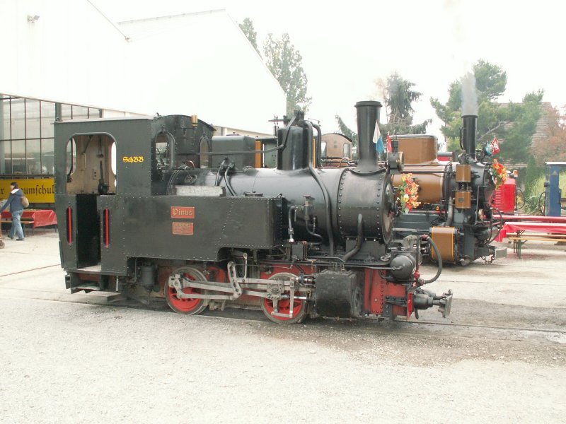 30 Jahre SchBB.Lok  Pinus (Henschel 1937) und Lok  Molly (SLM 1944)warten am morgen des 28.09.08 auf ihren Einsatz.
