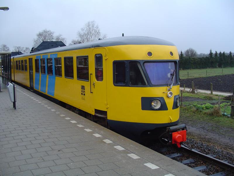 30 januar 2005 ist die gelbe Blaue Engel des HSA von Zwolle nach Winterswijk gefahren. Hier ist ein stop in Bahnhof Vorden auf die strecke Zutphen-Winterswijk (Syntus).