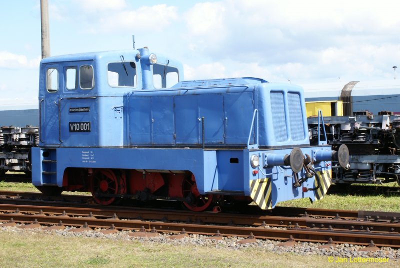 30.08.2008. Br V10 001 auf dem Gelnde der SFW  Schienenfahrzeugwerk Delitzsch GmbH  anlsslich der 100 Jahr Feier.