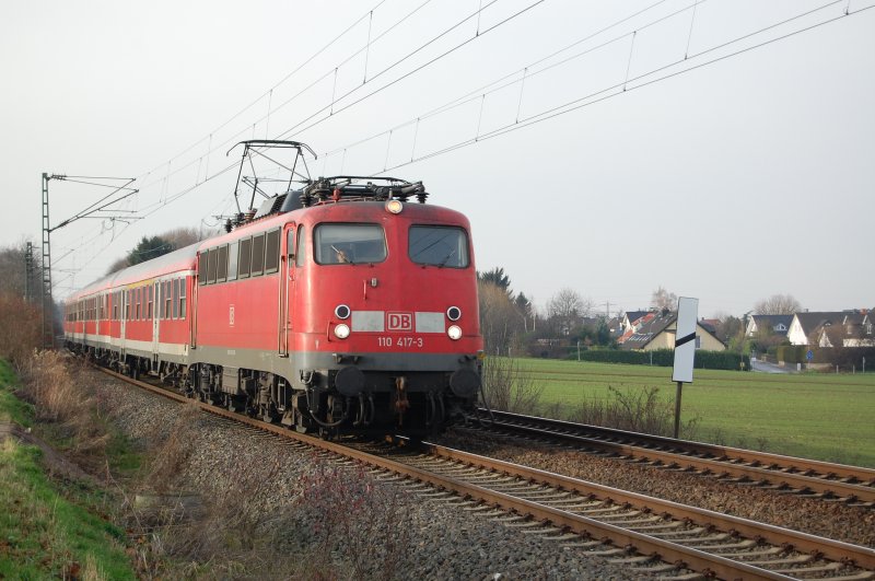 30.11.08, 110 417-3 hat mit einer RB so eben Unna verlassen um weiter nach Soest zu fahren.