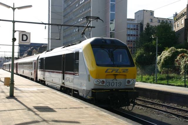 3019 steht abfahrtbereit nach Lttich; 08.10.2006