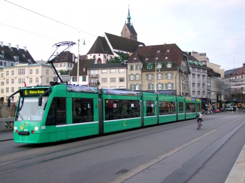 305(Linie6) auf der mittleren Rheinbrcke; 080901 07:09