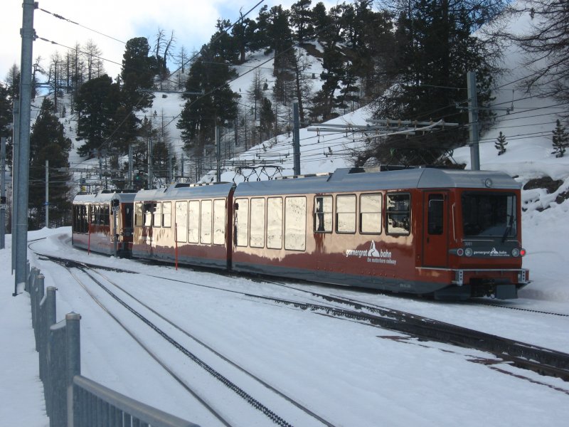 3082 und 3081 der GGB beim Verlassen der Riffelalp 3.2.08