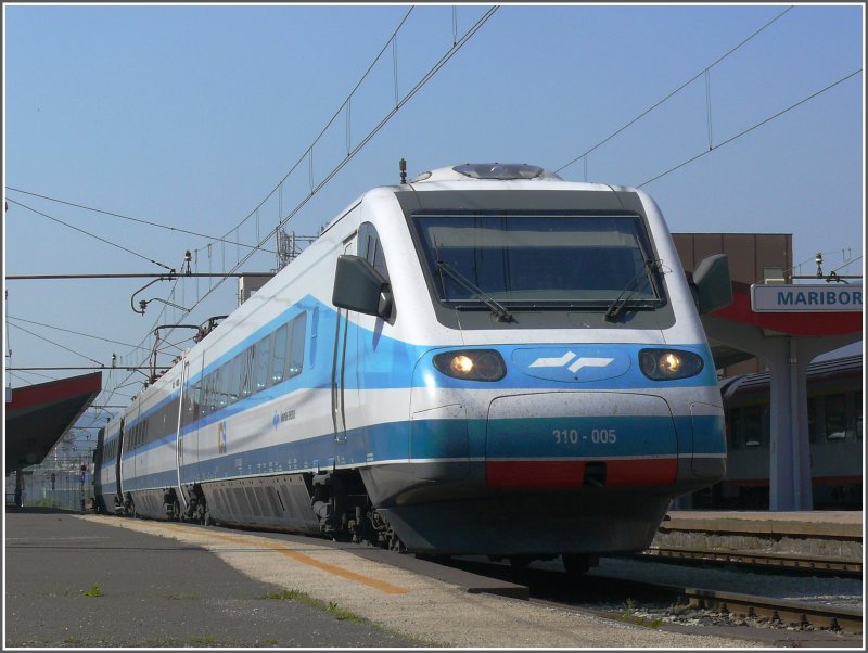 310-005 ist als ICS 14 aus Ljubliana in Maribor angekommen. Dreiwagenzge zwischen den beiden grssten Stadten Sloweniens reichen offenbar aus. (15.05.2008)