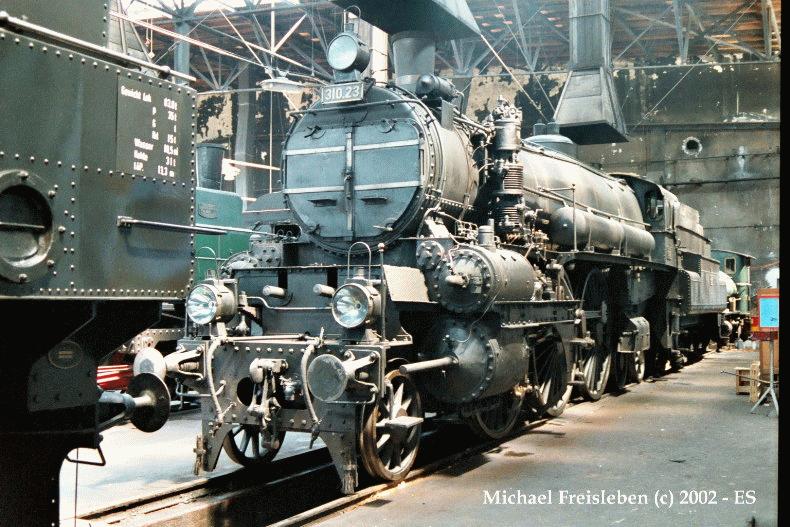 310 23 in der Halle des Eisenbahnmuseum Strasshof; 21-07-2002