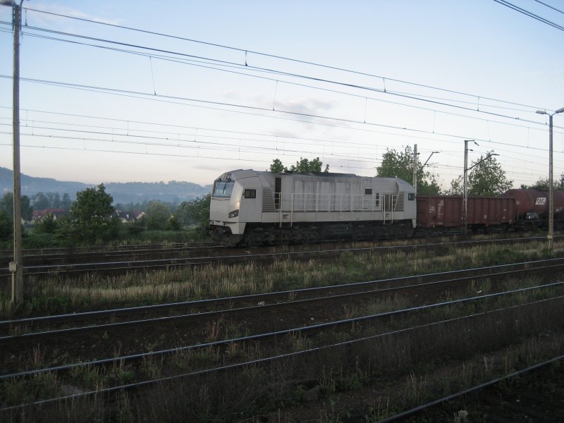 311D-09 fhrt mit einem Gterzug am 09.05.2008 durch Krakw Mydlniki.