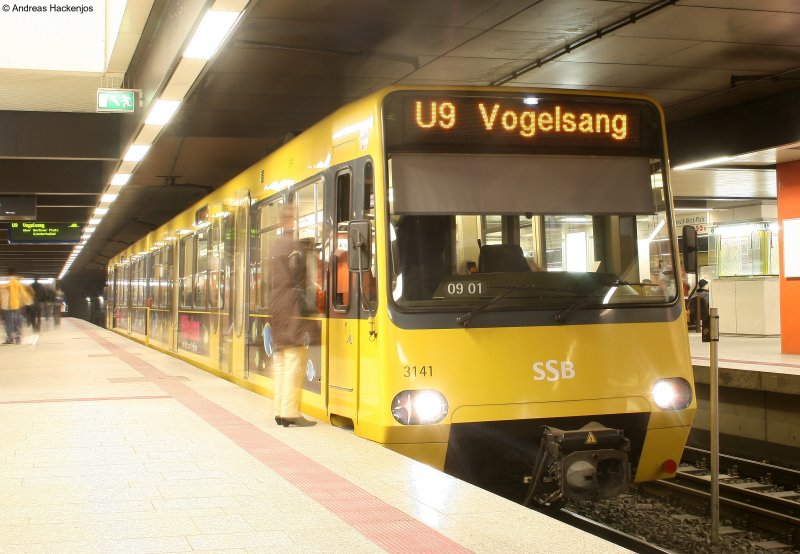 3141 der SSB als U9 nach Vogelsang an der Haltestelle Stuttgart Hauptbahnhof Arnulf-Klett-Platz 17.1.09