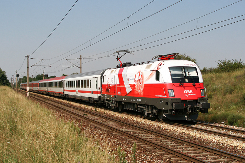 31.7.08 Als der EC 172/173 noch mit 1116er bespannt war.... Heute kommen ja nur noch 1216er zum Einsatz. Heute war die 1116 087 f�r den EC 172 von S�dbahnhof Ostseite nach Hamburg-Altona eingeteilt.