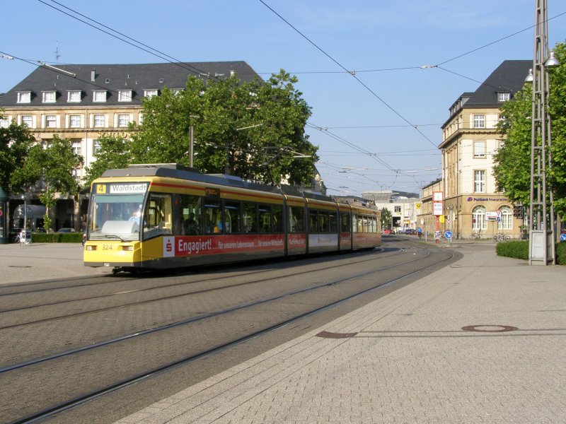 324 auf der Linie 4 am Karlsruher HBF.
