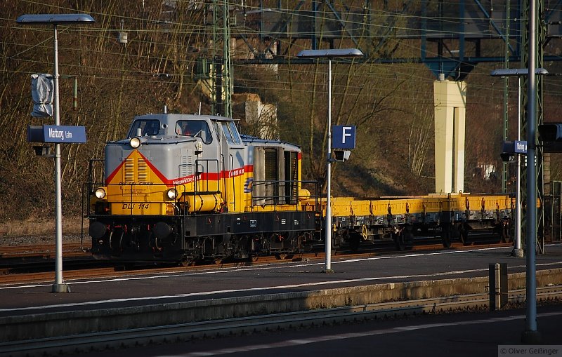 33 Minuten Marburg Hauptbahnhof (X). �berraschung Nr. 2, da wird ein Zug mit Die-Lei 114 (DG1000) �ber Gleis 9 geleitet, f�hrt aber ohne Halt durch. (03. April 2009, 18:29)