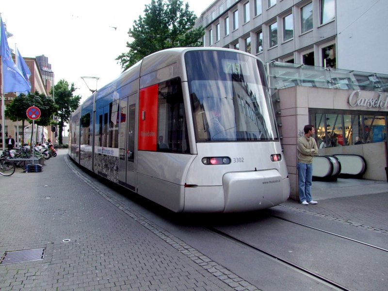 3302 verl�sst als Linie 715 die Haltestelle Heinrich-Heine-Allee; 080904