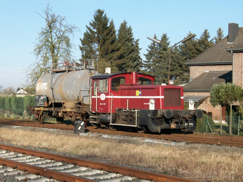 332-CL 109 Kf der RSE kommt mit einem Kesselwagen aus dem Industriepark Oberbruch und bergibt Ihn an die DB. Im gegenzug schleppt die Kf Autotransporter in den Industriepark. Diese werde fr unbefristete Zeit dort abgestellt. 